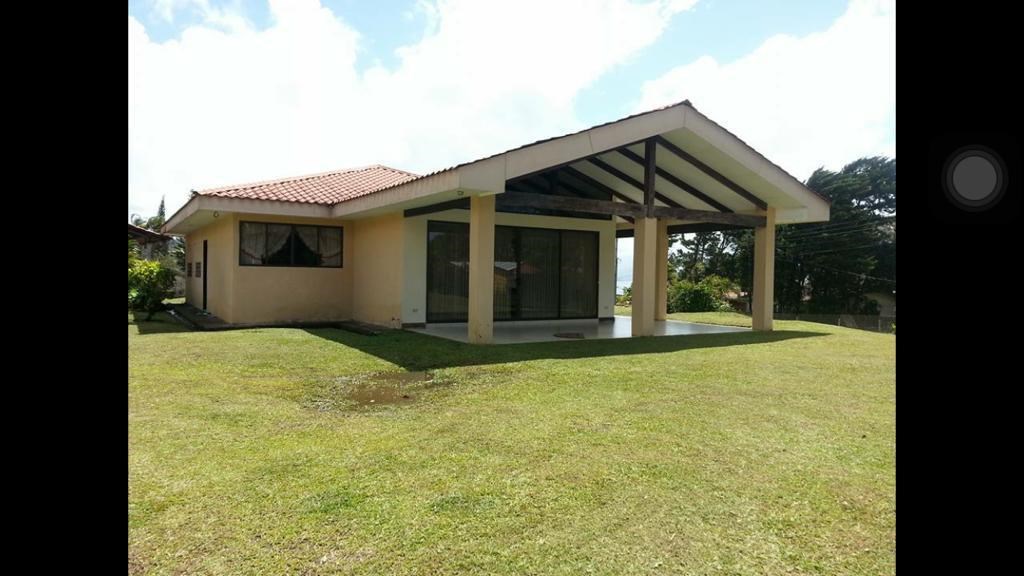 "Modern Lakeside Retreat: 3-Bedroom House with Stunning Views and Prime Location in the Heart of Arenal" 